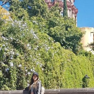 Meet your Posher, Paola